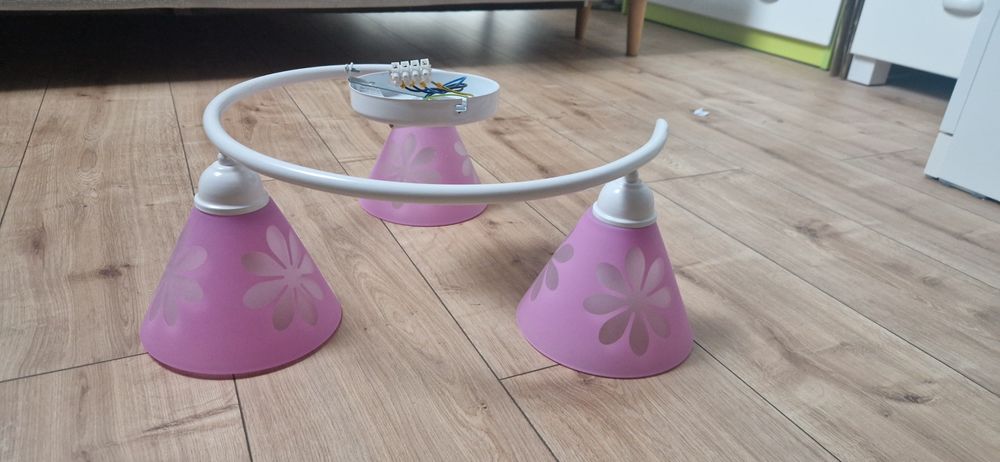 Lampa sufitowa różowa