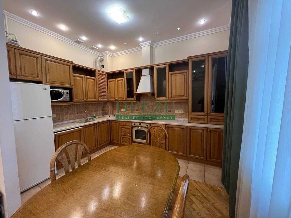 Продаж 2к.квартири 110м2  вул. Хрещатик 15, Пасаж