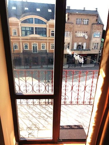 Великогабаритна квартира подобово на Петефі