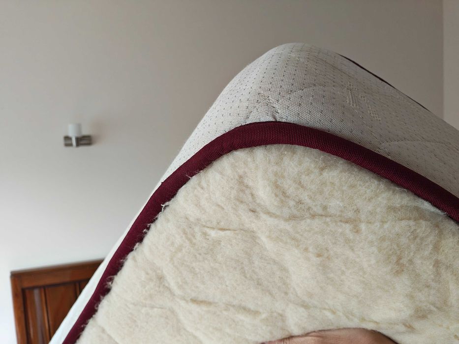 Cama de casal antiga em madeira + 2 mesas de cabeceira