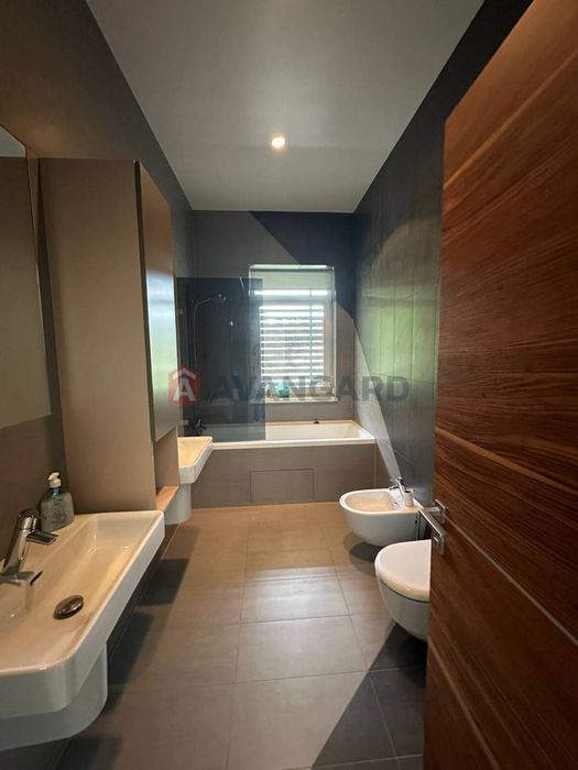 Сучасний маєток у Волоському- простір, комфорт і повна автономія!