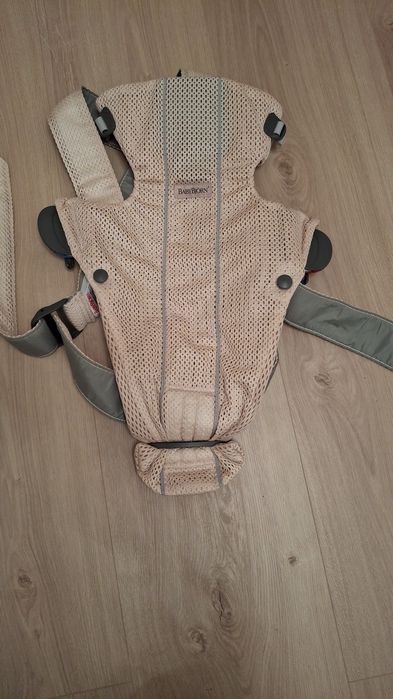 BabyBjorn Baby Carrier Mini Cotton – małe nosidełko dla niemowlaka