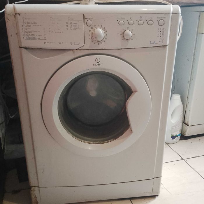 Пральна машина Indesit IWSB5085