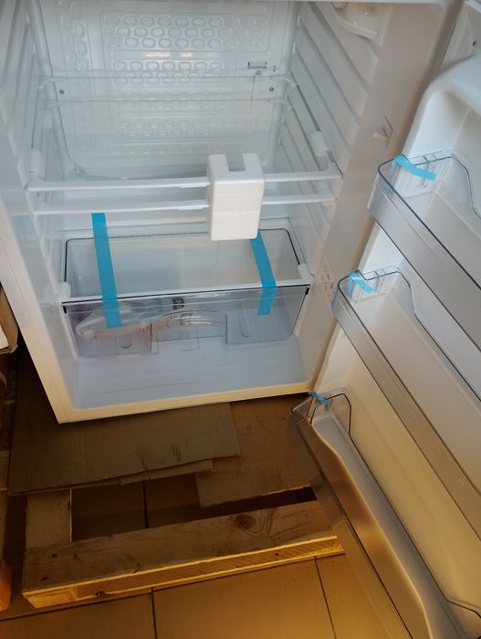 Mini frigorífico marca trisa novo  126 litros