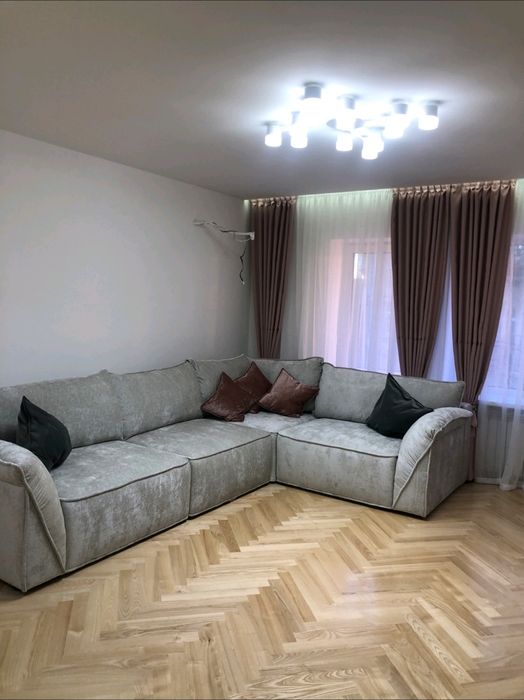 Продам 3 кім. квартиру в центрі біля метро Золоті Ворота