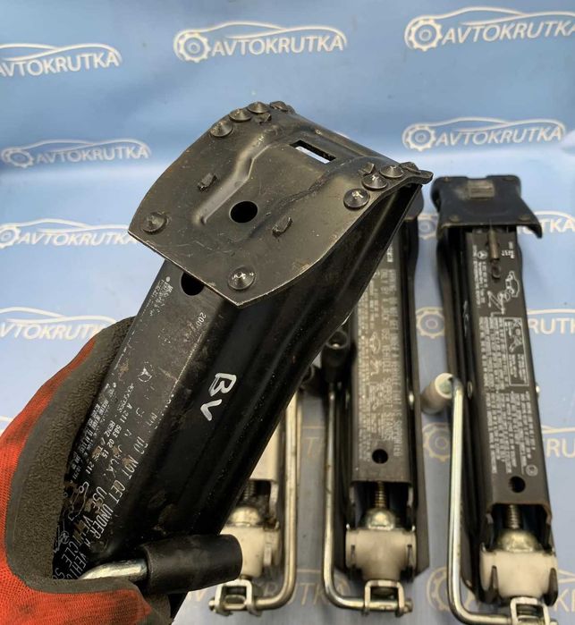 Домкрат Mercedes W211 W203 W210 Крюк буксировочный Мерседес
