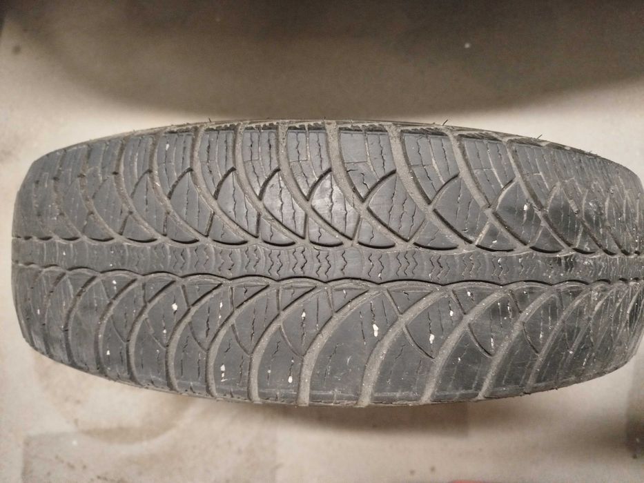 Sprzedam komplet opon wielosezonowych 165/70R14 T81