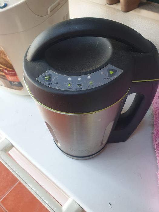 Maquinas de fazer pao e fazer sopa