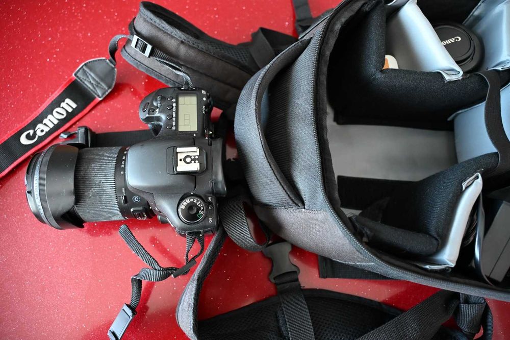 Canon EOS 7D + Lente 18-300mm + Lente 50mm + 2 Baterias + Mochila + Carregador ~ 10300 disparos