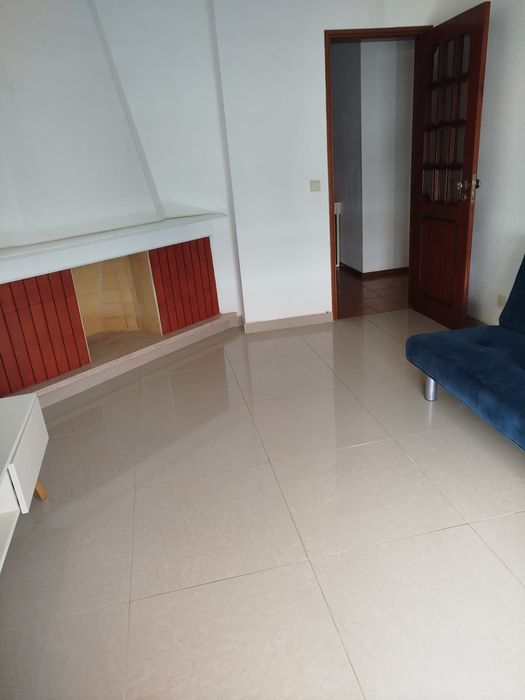 Apartamento T2 com lugar de garagem e varandas
