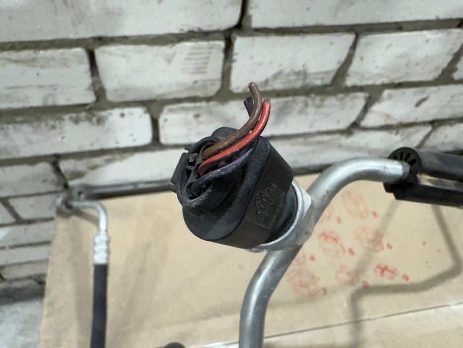 Трубка кондиціорена vag 6r1820741p з датчиком