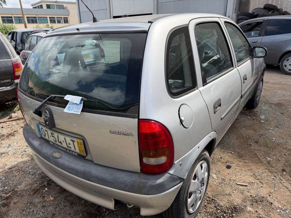 Opel Corsa B para peças