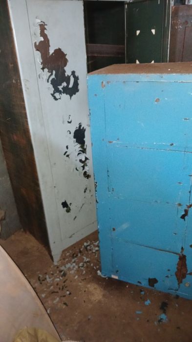 Металеві сейфи шкавчики.