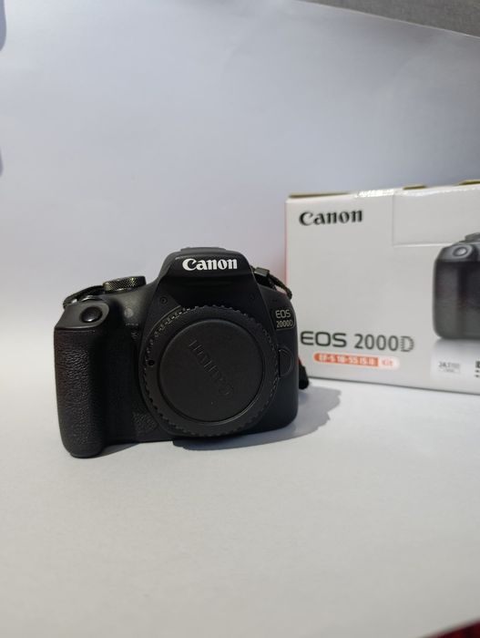 Canon EOS 2000D + EF-S 18-55mm IS II