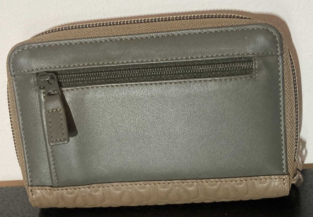 Carteira com Fecho zip em pele com relevo da MYWALIT na cor Mink