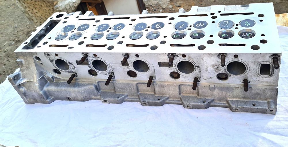 Головка блоку циліндрів 2.7 провірені , шліфовані