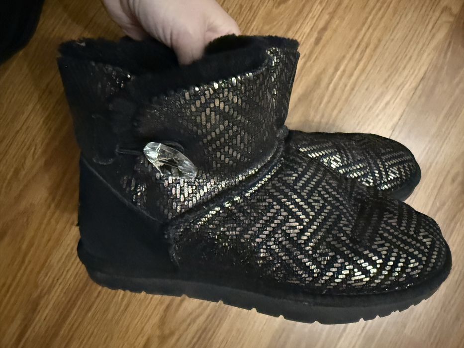 Угги жіночі.