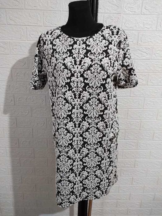 Sukienka śliczny wzór elastyczna rozmiar L cena 25 zł