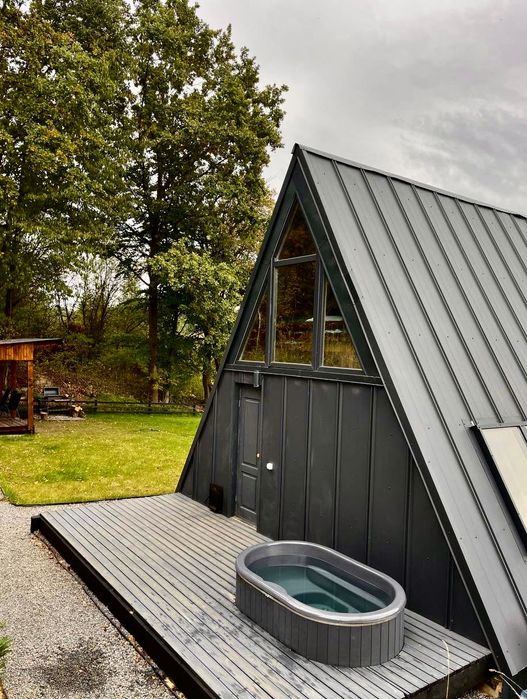 Подобова оренда будиночку з басейном та чаном  біля Львова