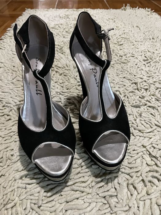 Sapato salto alto festa