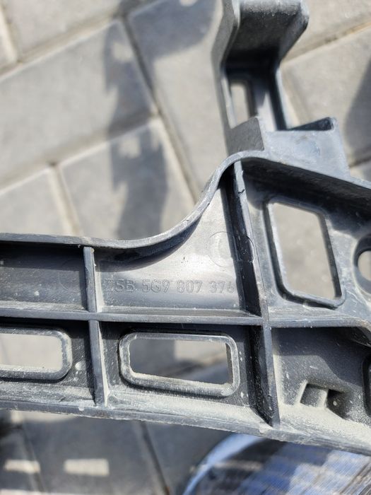 Кронштейн кріплення заднього бампера VW golf 7 e golf 5g9807376  5g9807375 фольцваген гольф 7