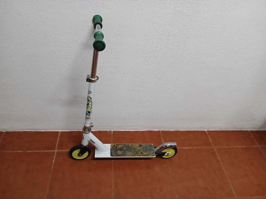 Trotinete de monstrinhos