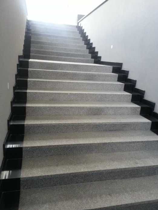 Stopień granitowy G603 New Bianco Cristal płomieniowany 150x33x2 cm