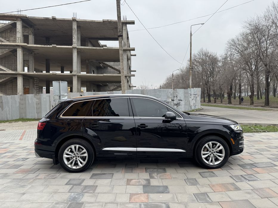 Продам Audi Q7 7 мест