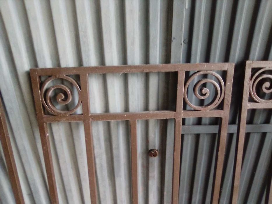 Grades de Portada antigas, em Ferro Forjado