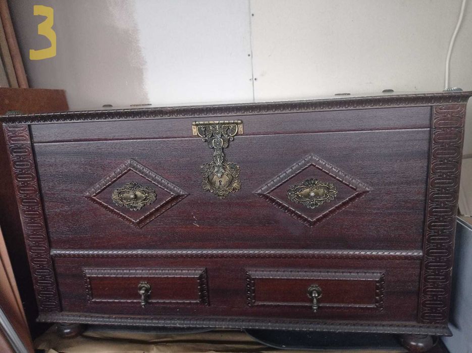 Arcas e baús diversos