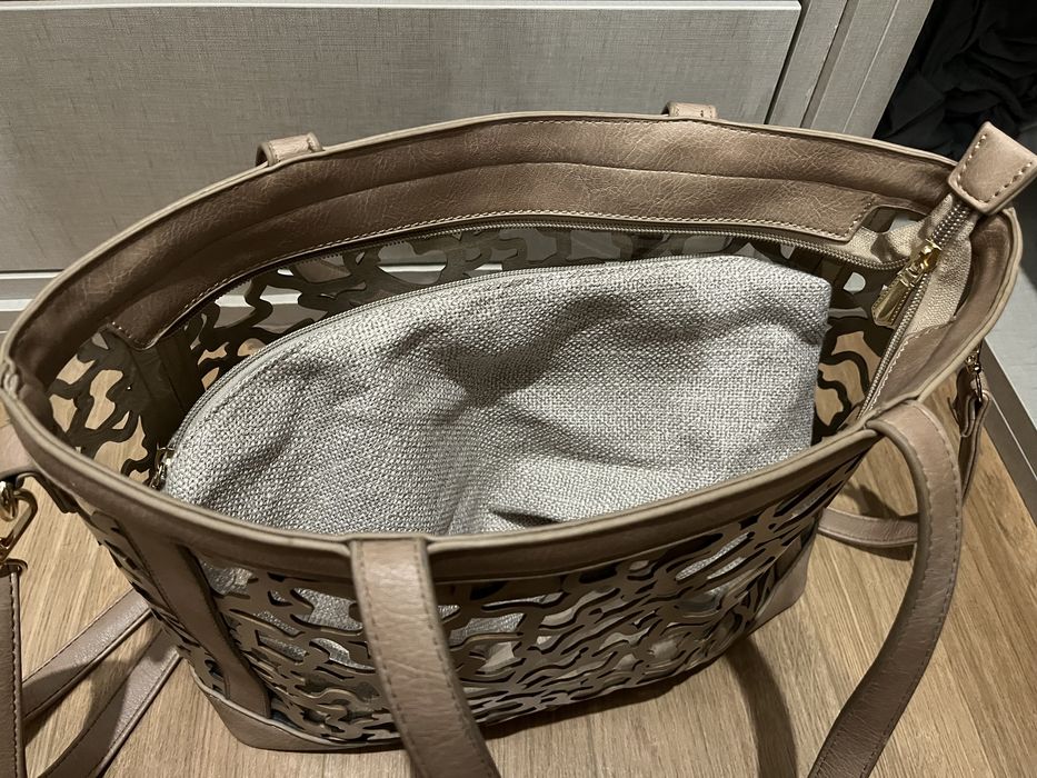 Mala beje e transparente