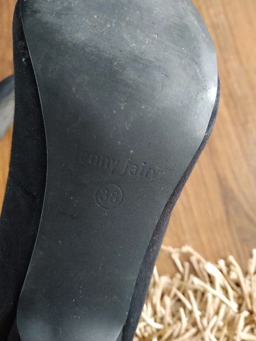 Buty na obcasie zamszowe