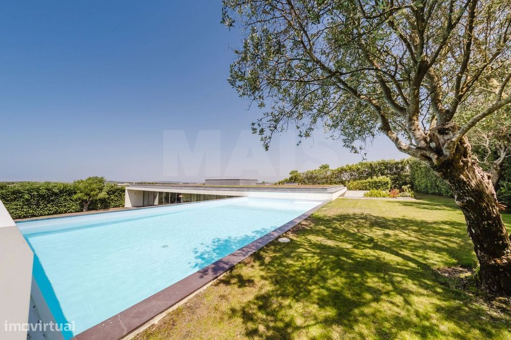 Moradia T4 com piscina inserida num lote com 1191m2