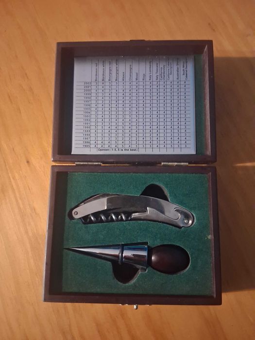 Saca rolhas em estojo de madeira