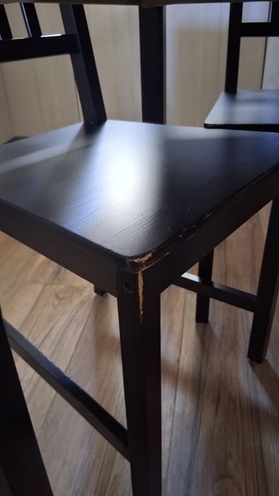 Mesa BJURSTA extensível e cadeiras