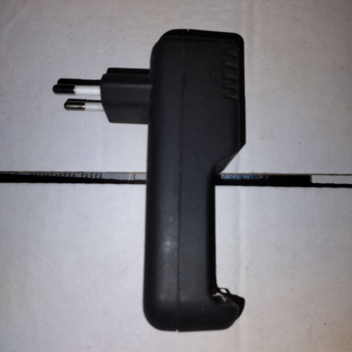 Ładowarka akumulatorów akumulatorków AA i  AAA