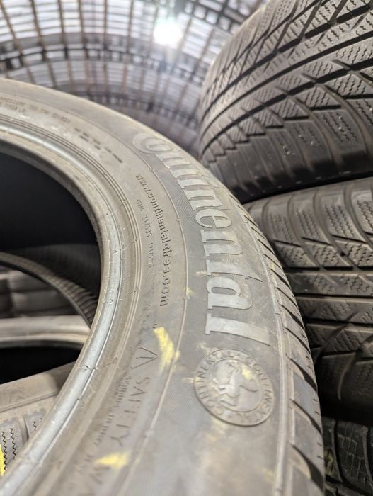 235/55R17 Continental