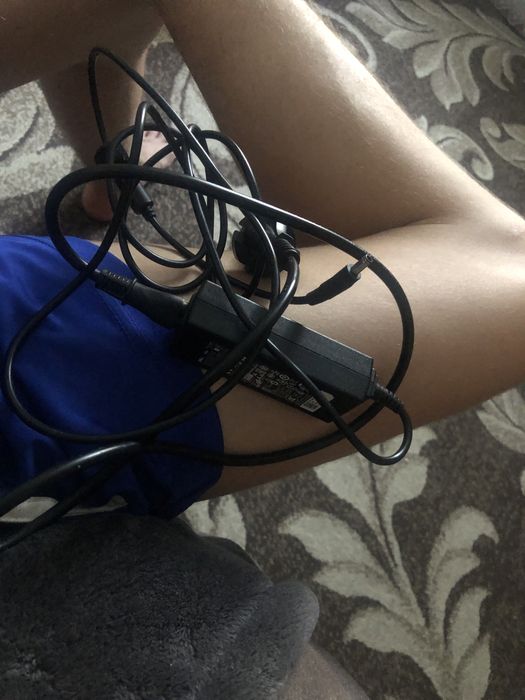 Продаю ноутбук бу є зярадка