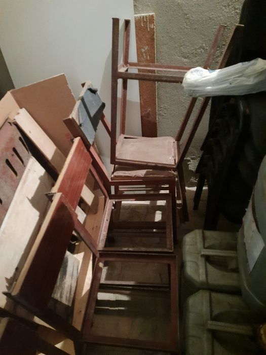 Продаю металлические стулья