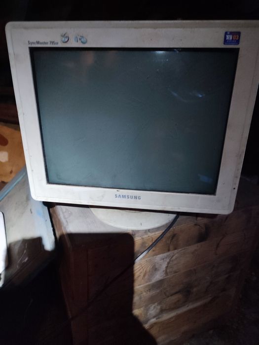 Samsung SyncMaster 795DF | бюджетний монітор для ПК