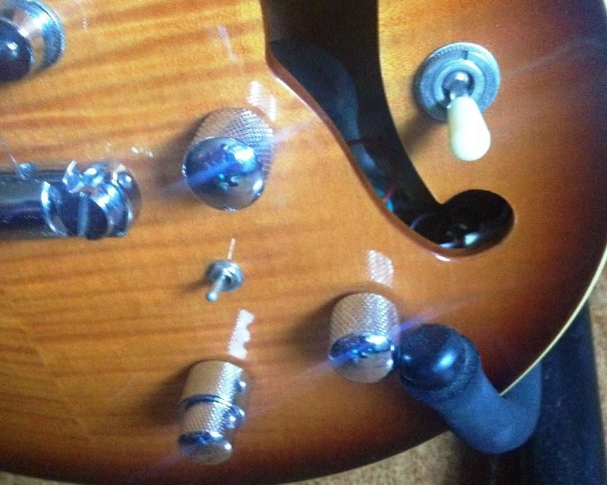 Guitarra eletrica Semi Hollow Body hybrid PIEZO Fishmann