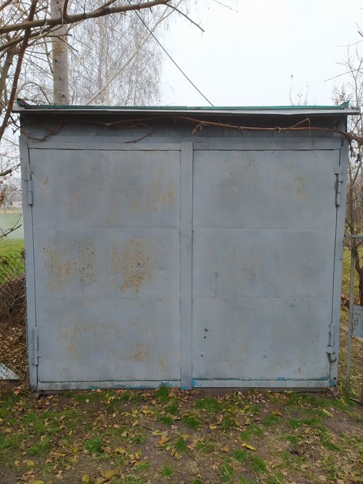 Гараж , вагон , контейнер , битовка, підсобне приміщення