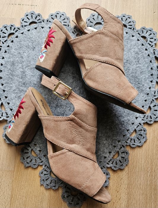 Buty z Kwiatem 36