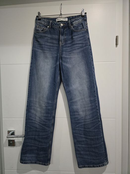 Spodnie jeansy z firmy BERSHKA. 32