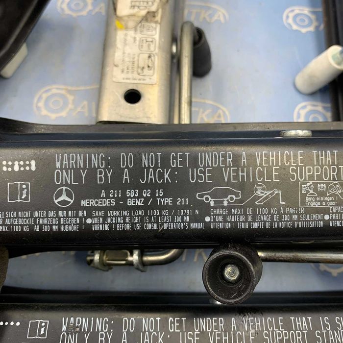 Домкрат Mercedes W211 W203 W210 Крюк буксировочный Мерседес