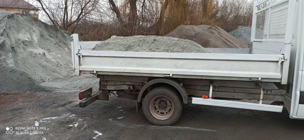 Пісок, відсів, щебінь.