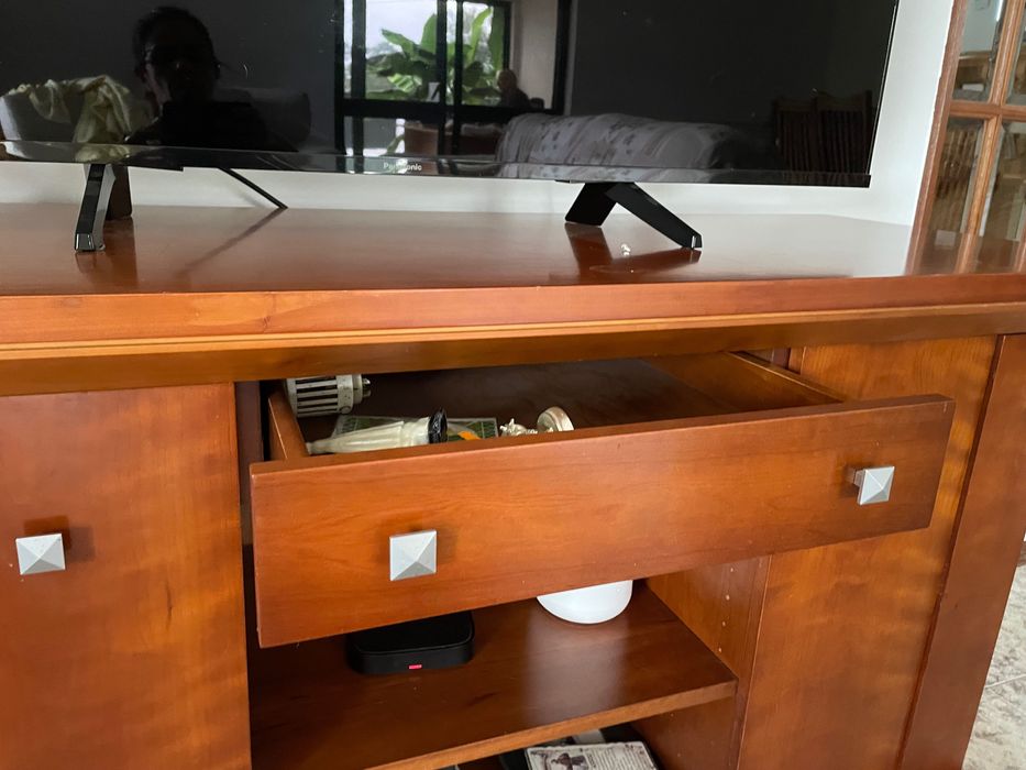 Rack em cerejeira maciça