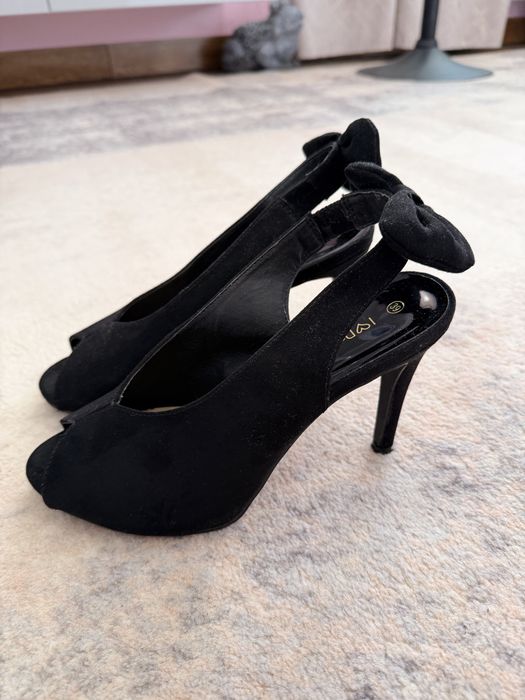 Buty na obcasie szpilki damskie czarne zamszowe DeeZee r. 39