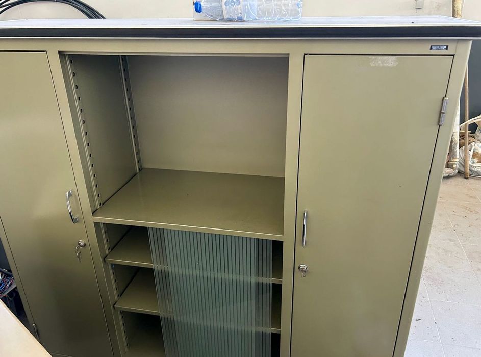 Armário de metal