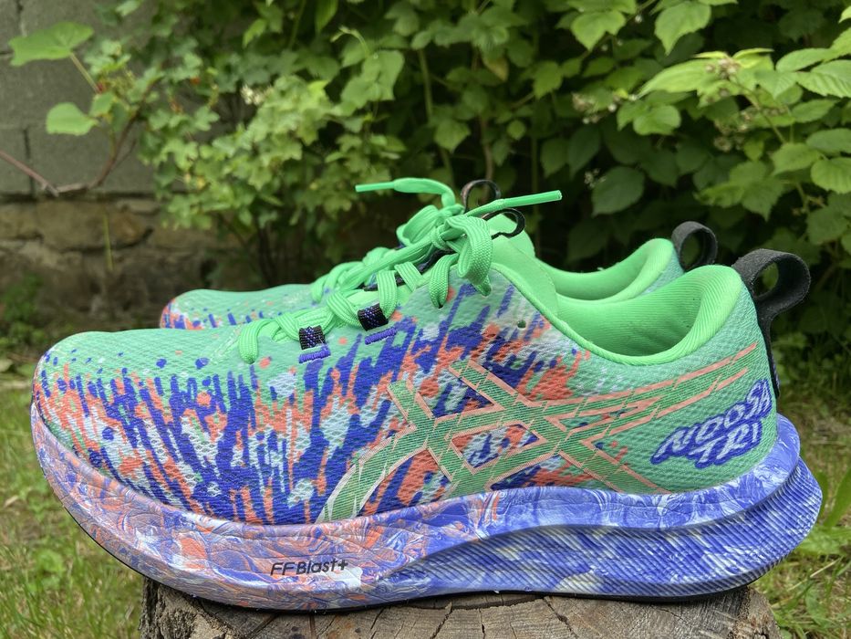 Продам чоловічі бігові кросівки ASICS Noosa Tri 16